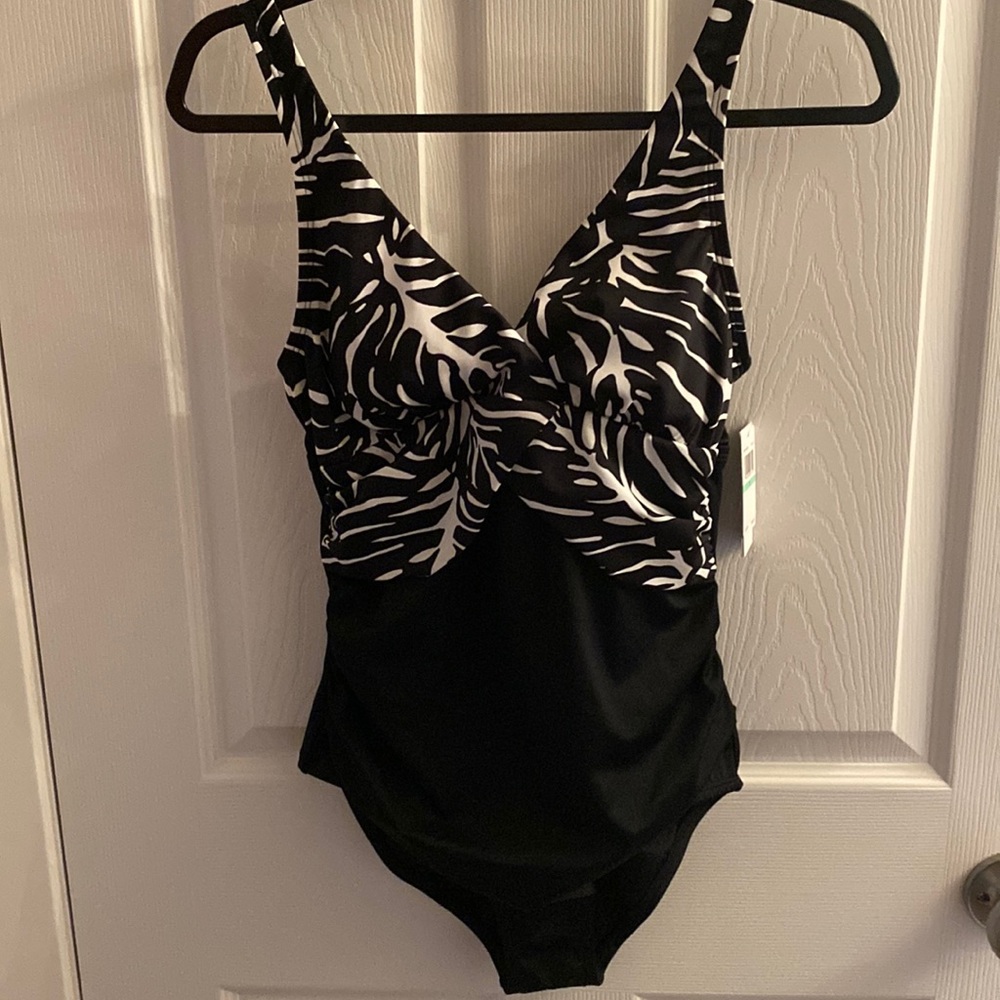 Elemar One Piece Swimsuit Black and White Vneck size 8